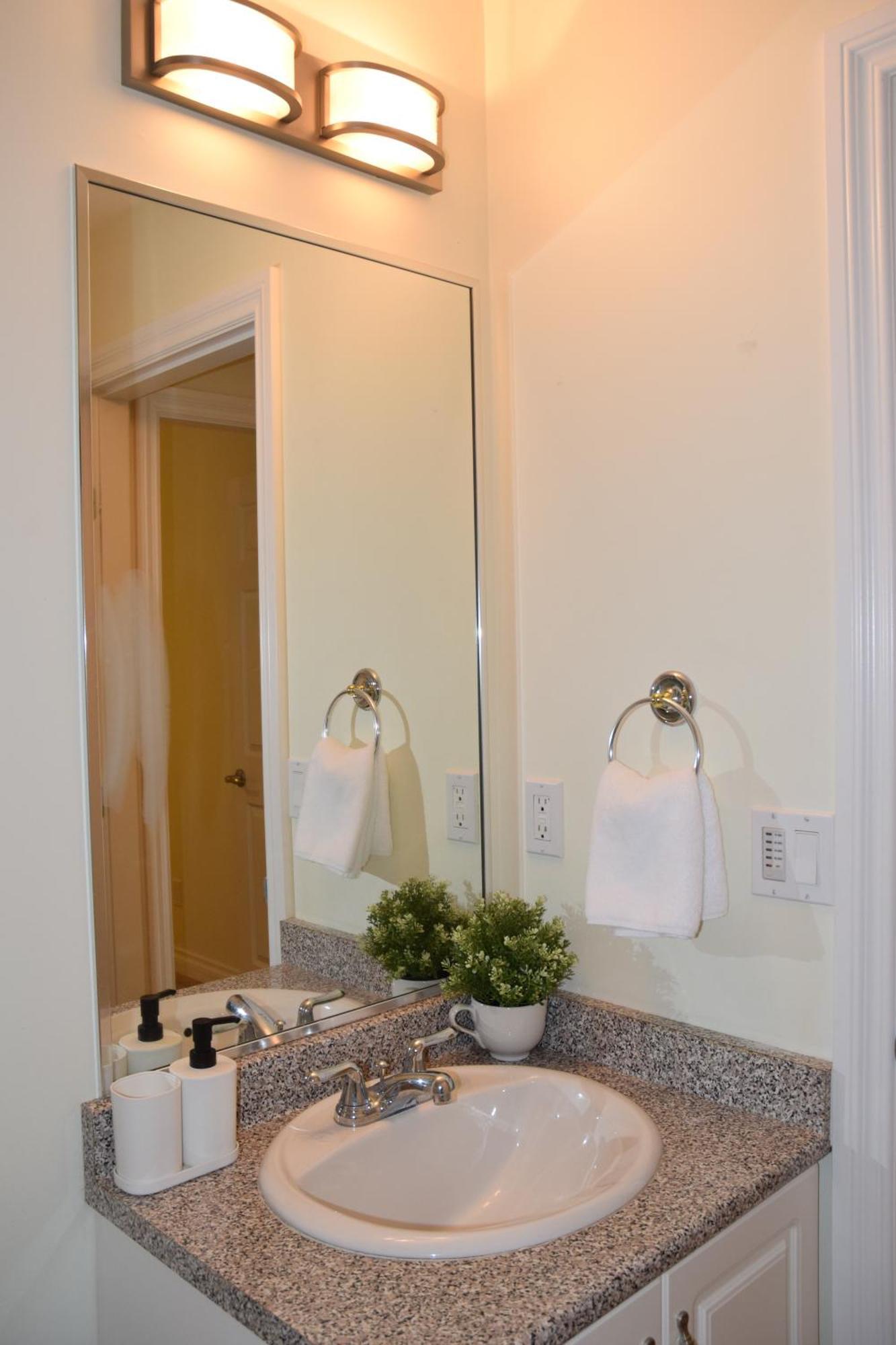 A Private Suite In Port Moody Εξωτερικό φωτογραφία